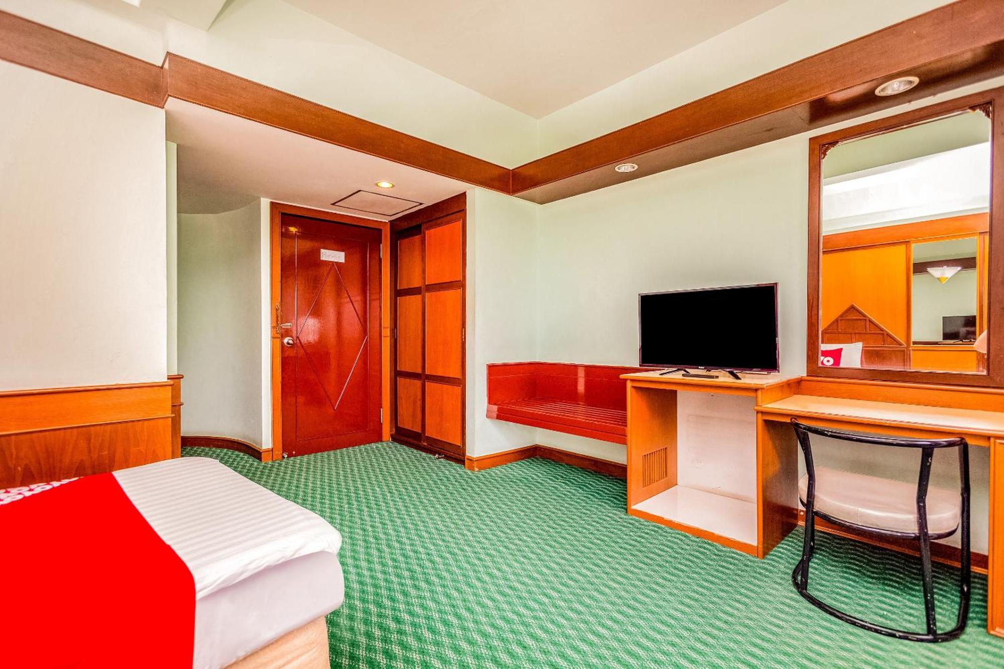 Oyo 441 Grand Thara Hotel Surat Thani Dış mekan fotoğraf