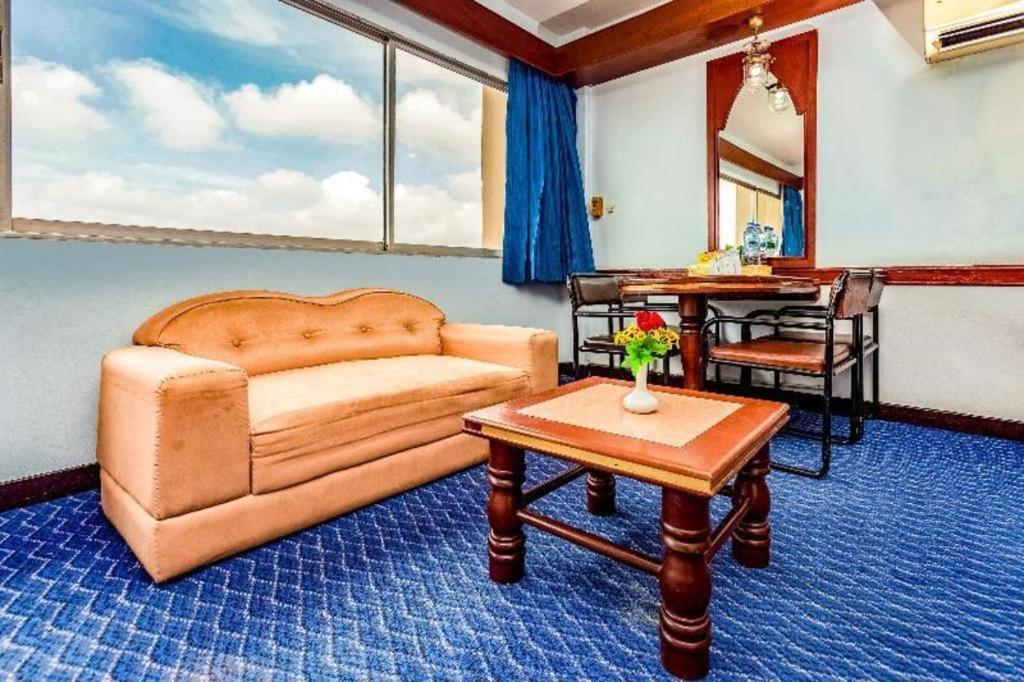 Oyo 441 Grand Thara Hotel Surat Thani Dış mekan fotoğraf