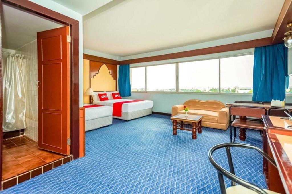 Oyo 441 Grand Thara Hotel Surat Thani Dış mekan fotoğraf