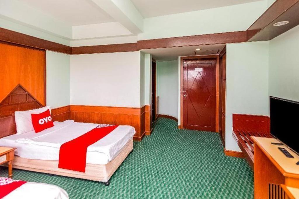 Oyo 441 Grand Thara Hotel Surat Thani Dış mekan fotoğraf