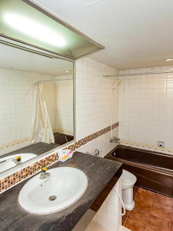 Oyo 441 Grand Thara Hotel Surat Thani Dış mekan fotoğraf