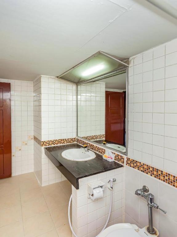 Oyo 441 Grand Thara Hotel Surat Thani Dış mekan fotoğraf