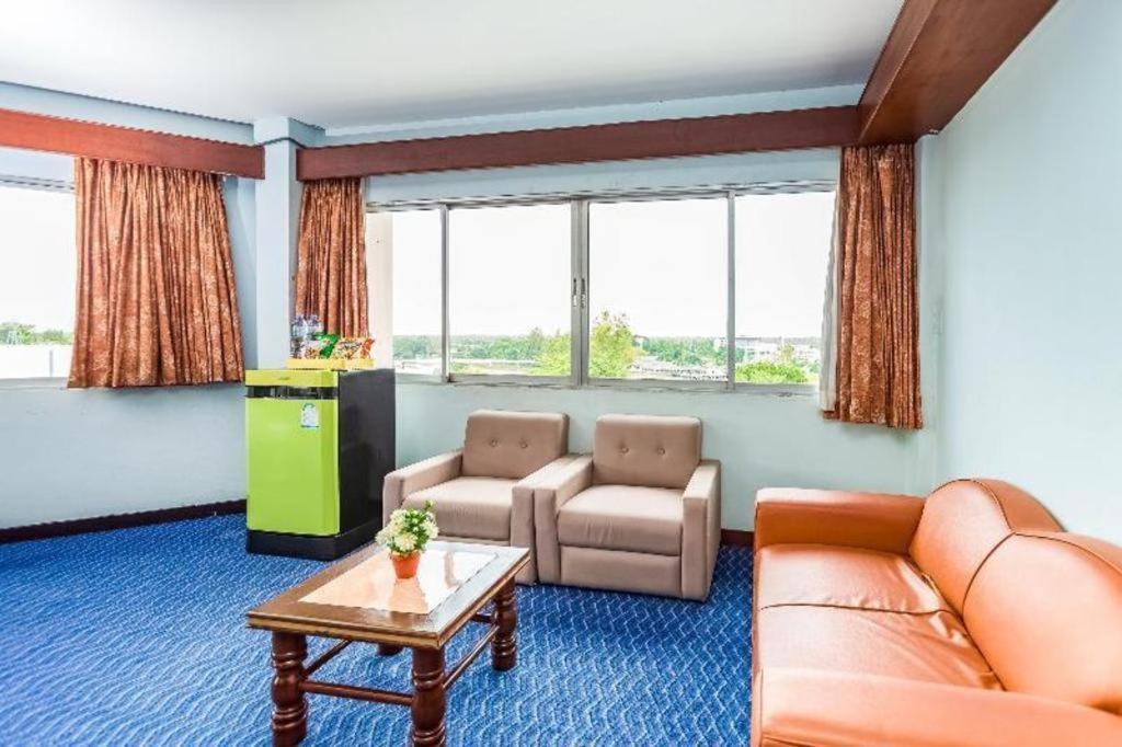 Oyo 441 Grand Thara Hotel Surat Thani Dış mekan fotoğraf
