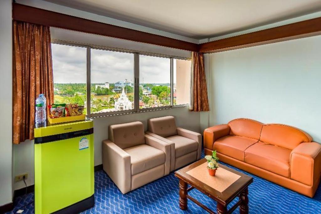Oyo 441 Grand Thara Hotel Surat Thani Dış mekan fotoğraf