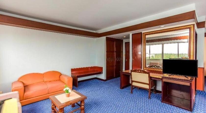 Oyo 441 Grand Thara Hotel Surat Thani Dış mekan fotoğraf