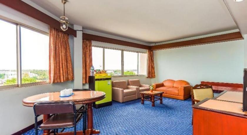 Oyo 441 Grand Thara Hotel Surat Thani Dış mekan fotoğraf