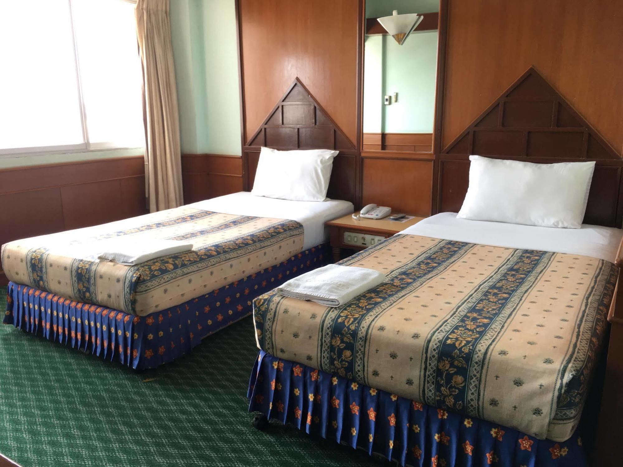 Oyo 441 Grand Thara Hotel Surat Thani Dış mekan fotoğraf